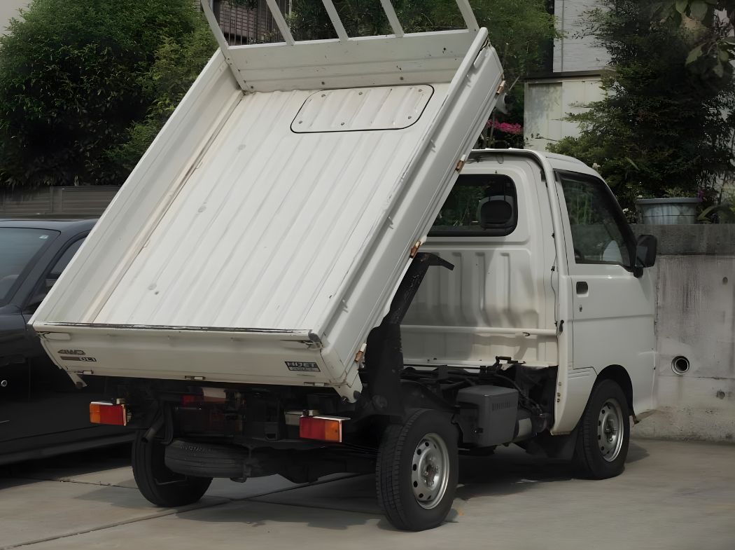 2001 Daihatsu Hijet Scissor Lift Dump Truck 4WD thumbnail 4